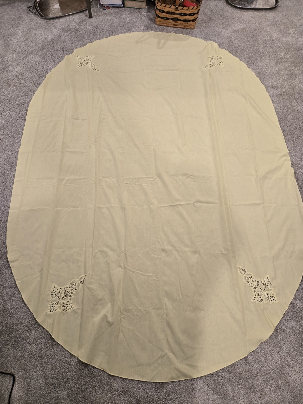 Vintage Oval Cutwork Tablecloth in Pale Yellow, 57x80